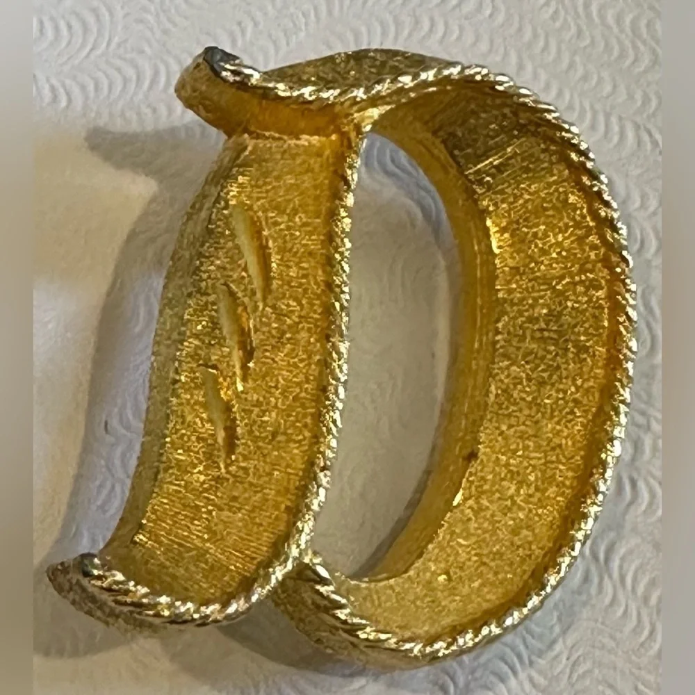 Vintage Gold Plated Brushed Letter “D” trimmed in gold bead Circa 1970’s EUC